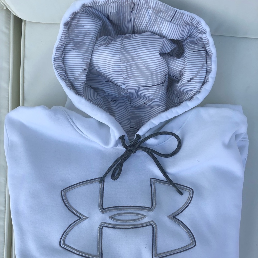 Men’s underarmour sweatshirt